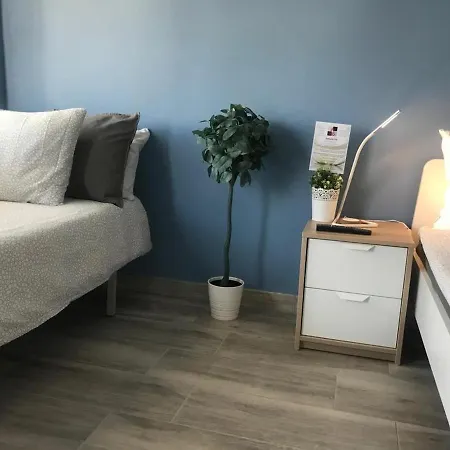公寓 Studio Calle Campillos 托雷莫利诺斯
